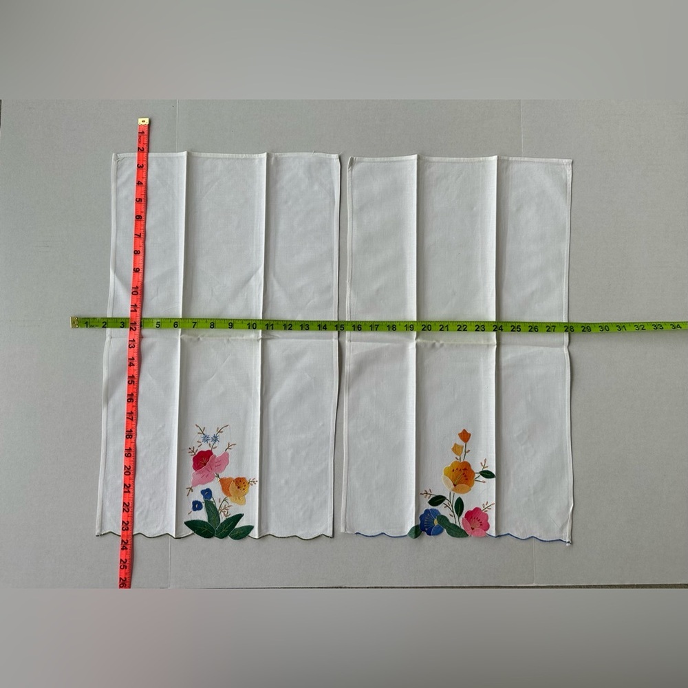 Set of Vintage Floral Embroidered White Napkins - Picture 13 of 13